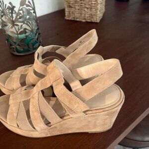 Beautiful Kym Platform Wedge Suede Pelle Moda Shoes Size 7. New Without box.